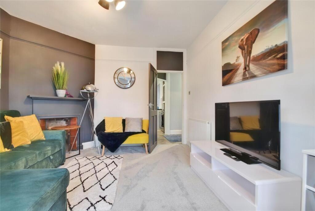Kingsdown Apartment เกรทมัลเวิร์น ภายนอก รูปภาพ